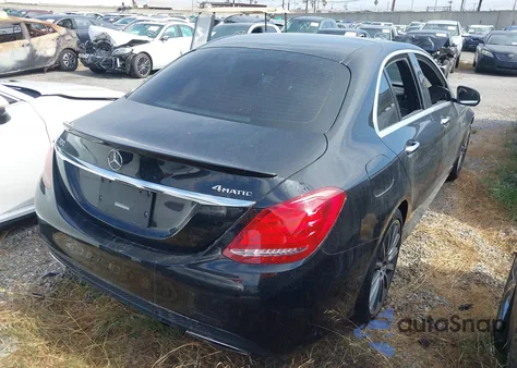 2015 Mercedes-Benz C 300 Sport 4Matic z USA, uszkodzony, nr VIN 55SWF4KB4FU007900